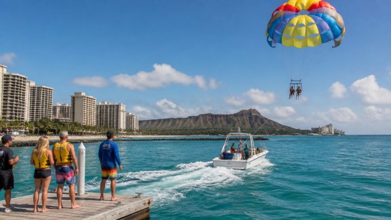 waikiki parasailing without car